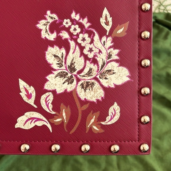 Brand New White House Black Market Maroon Studded Floral Large Wristlet Clutch - Picture 13 of 14